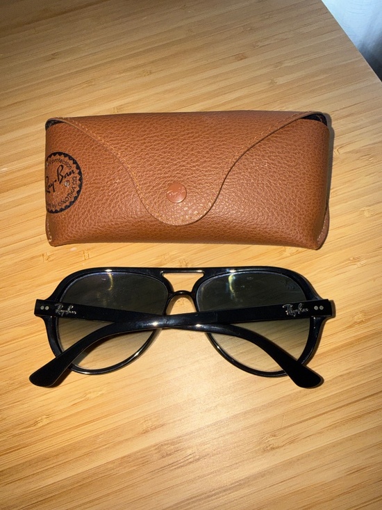 Ray-Ban 4125 - Cats 5000 Sunglasses in Black with Clear Gradient Blue Lenses main image 4